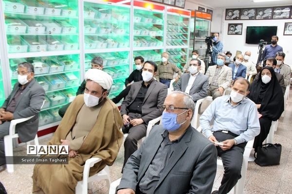 مراسم رونمایی از دو کتاب شهدای مدافع حرم (شهید سلیمانی و شهید دانشگر)