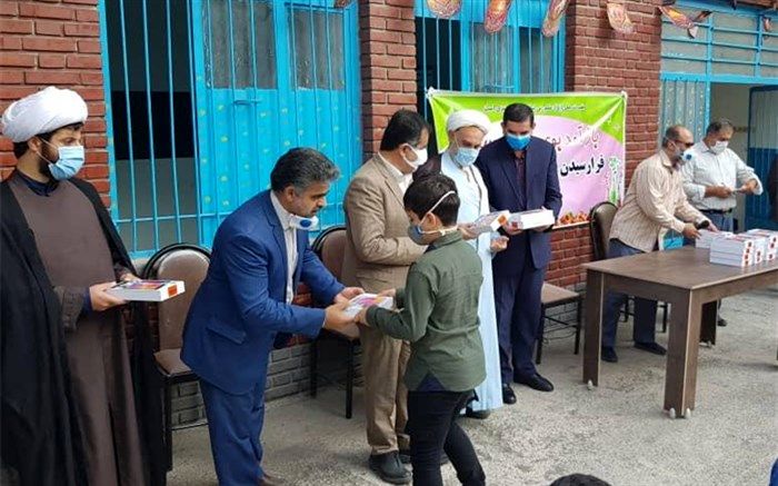 ۴۷ تبلت وقفی به دانش‌آموزان بابل اهدا شد