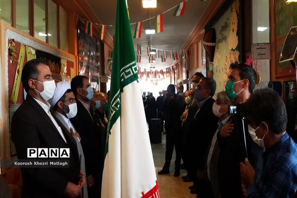 کلنگ زنی سه باب مدرسه خیر ساز در شهرستان کازرون