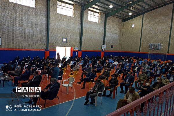 جلسه مدیران  مدارس  کاشمر  بارعایت پروتکل های بهداشتی