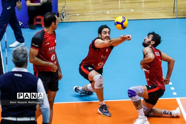 دیدار تیم های شهرداری ارومیه و پیکان تهران