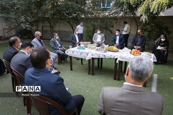 بازدید رئیس سازمان نوسازی مدارس کشور از مدرسه روحی شاد منطقه12