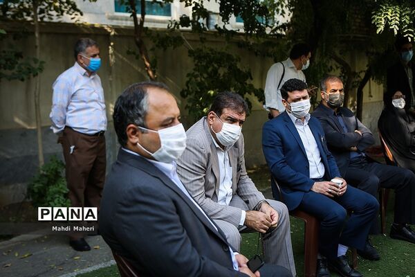 بازدید رئیس سازمان نوسازی مدارس کشور از مدرسه روحی شاد منطقه12