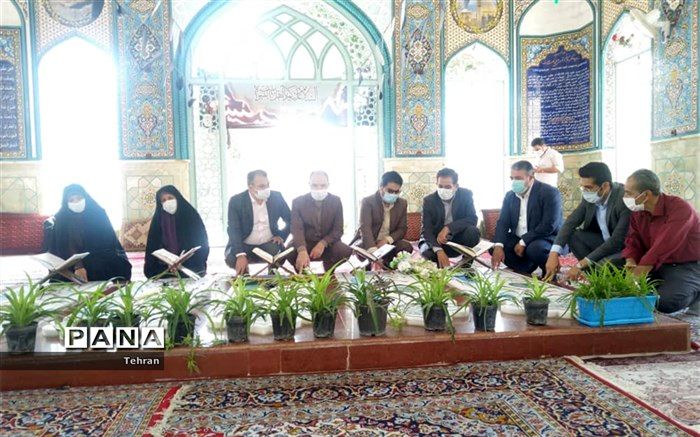 غبار روبی مزار شهدا گمنام با حضور مدیر منطقه۱۷