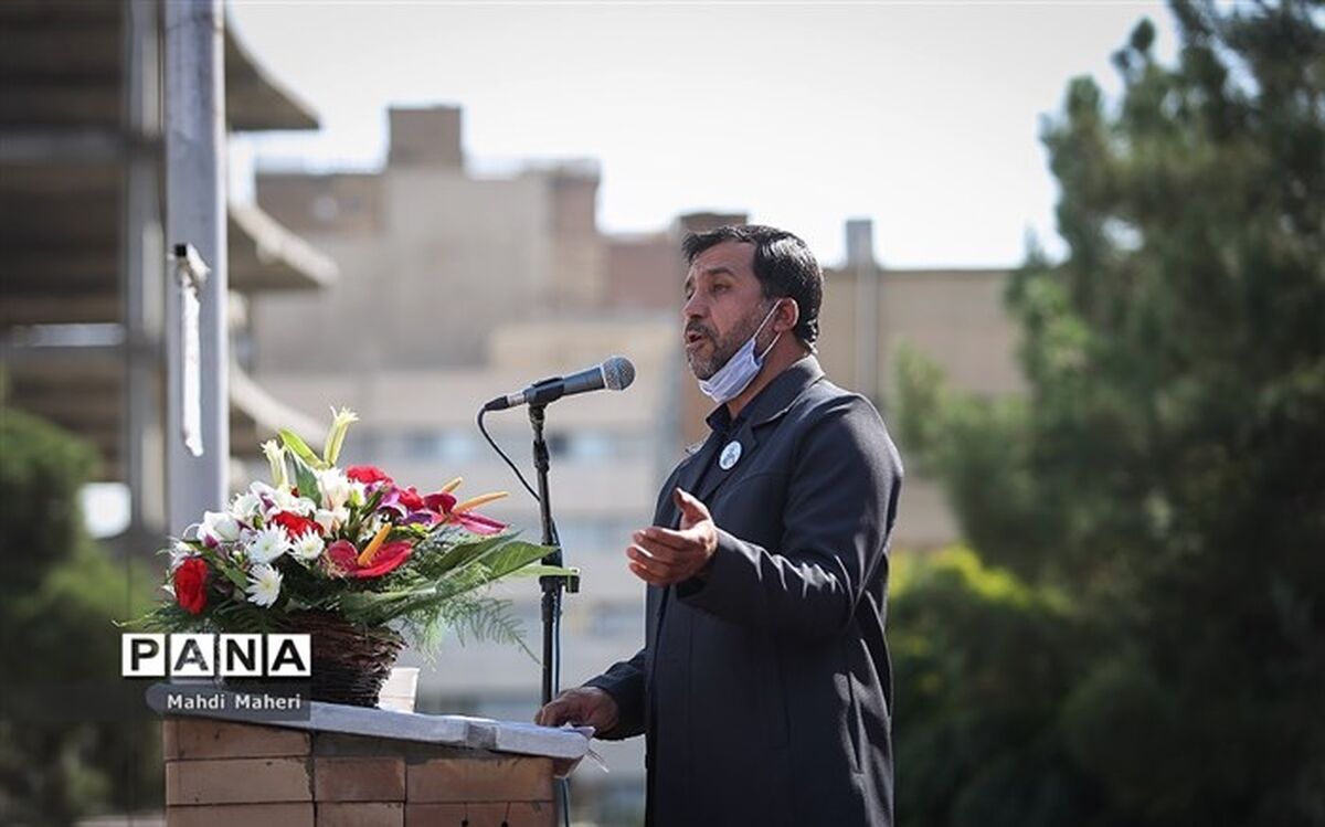 باستان: آموزش تراز انقلاب اسلامی همراه با تربیت است