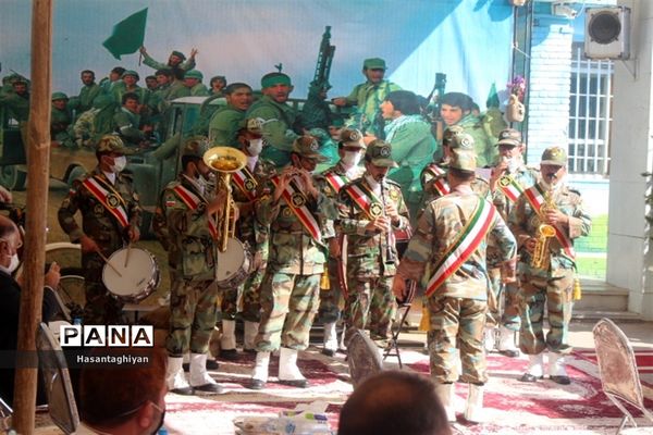 نواختن زنگ چهلمین سالگرد دفاع مقدس در استان اصفهان