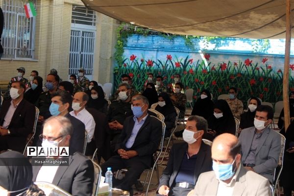 نواختن زنگ چهلمین سالگرد دفاع مقدس در استان اصفهان