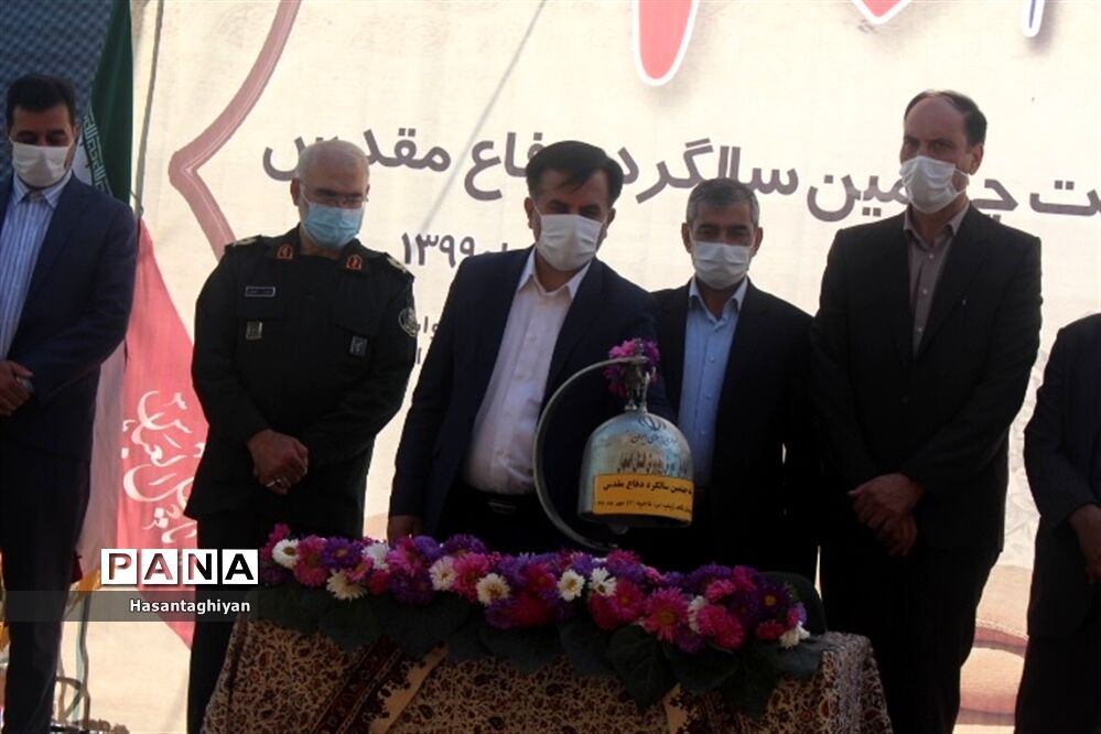 نواختن زنگ چهلمین سالگرد دفاع مقدس در استان اصفهان