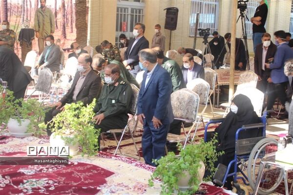 نواختن زنگ چهلمین سالگرد دفاع مقدس در استان اصفهان
