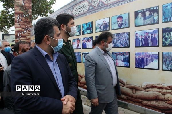 افتتاح نمایشگاه عکس دفاع مقدس در قائم شهر