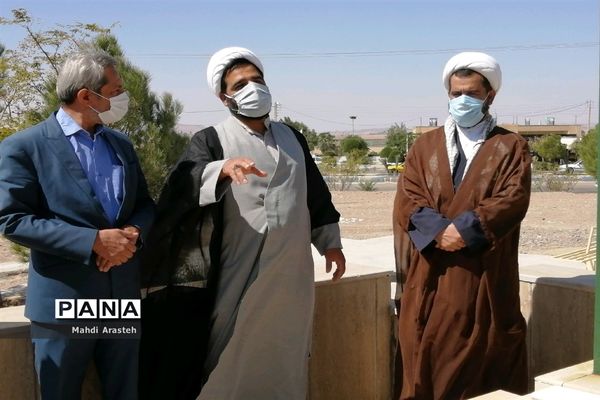 غبارروبی و عطر افشانی  گلزار مطهر شهدا درشهرستان خوسف استان خراسان جنوبی