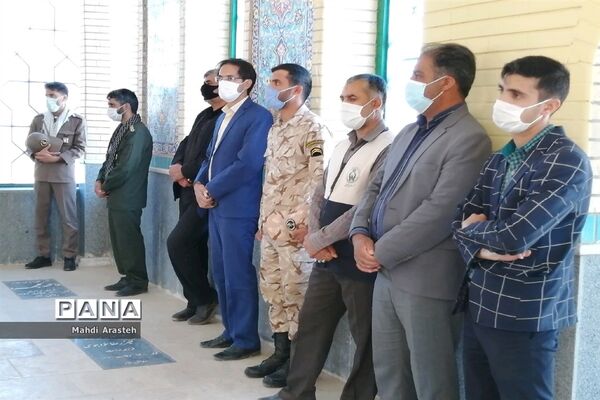 غبارروبی و عطر افشانی  گلزار مطهر شهدا درشهرستان خوسف استان خراسان جنوبی