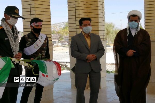 غبارروبی و عطر افشانی  گلزار مطهر شهدا درشهرستان خوسف استان خراسان جنوبی