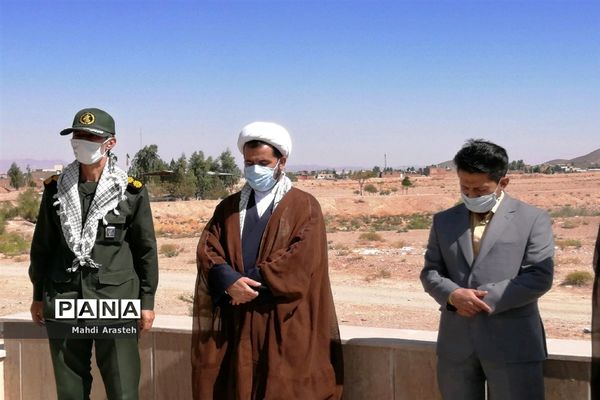 غبارروبی و عطر افشانی  گلزار مطهر شهدا درشهرستان خوسف استان خراسان جنوبی