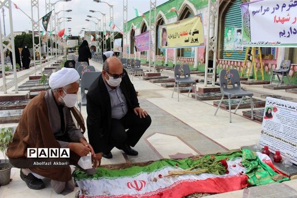 غبارروبی گلزار شهدای شهرستان ساری