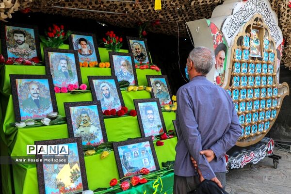نمایشگاه هفته دفاع مقدس در ارومیه