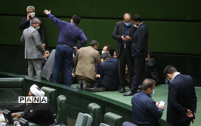 نمایندگان کشور سوئد چه خودرویی سوار می‌شوند؟