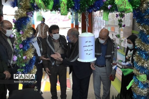 نواختن زنگ دفاع مقدس در مدارس شیراز