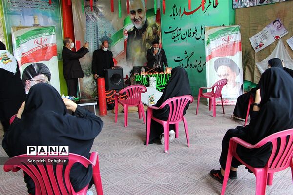 نواختن زنگ دفاع مقدس در مدارس شیراز
