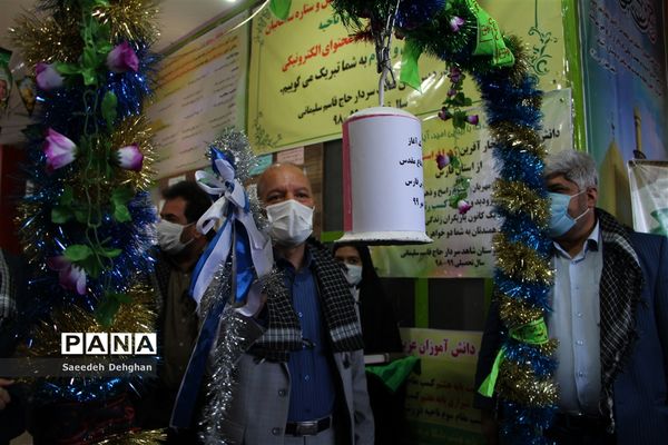 نواختن زنگ دفاع مقدس در مدارس شیراز