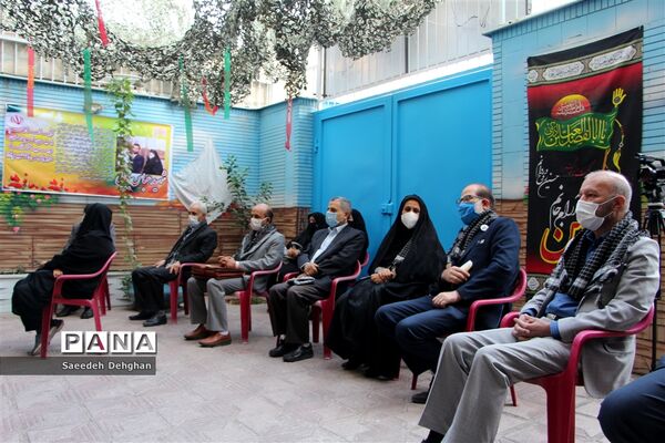 نواختن زنگ دفاع مقدس در مدارس شیراز