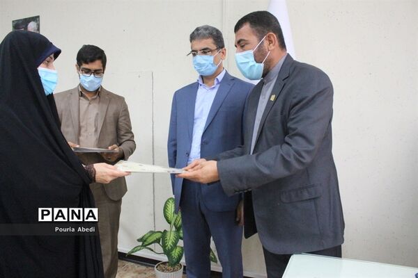 نشست صمیمی خادمان قرآن با معاون پرورشی و فرهنگی آموزش و پرورش استان بوشهر