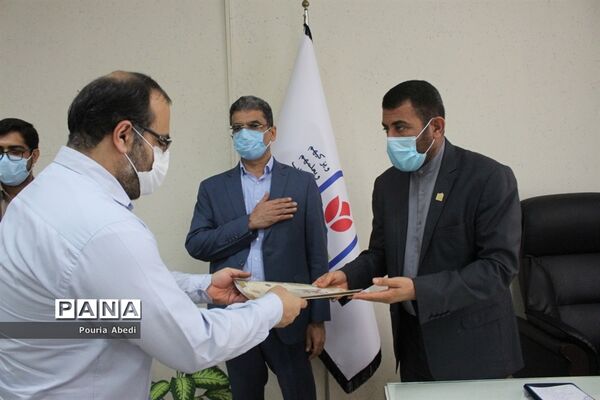نشست صمیمی خادمان قرآن با معاون پرورشی و فرهنگی آموزش و پرورش استان بوشهر