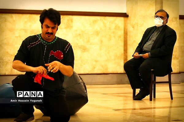 شب شعر و تئاتر خیابانی دفاع مقدس در جزیره کیش
