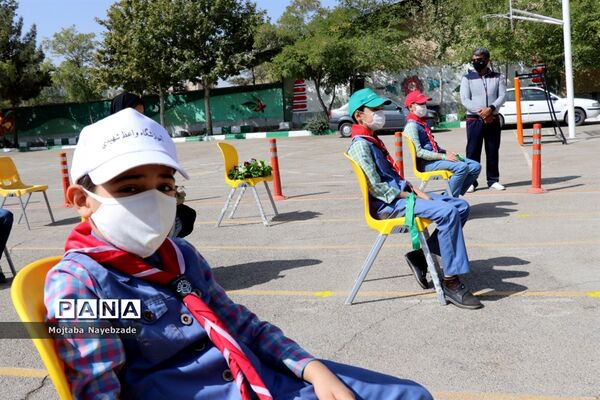 نواختن زنگ مهربانی در  آموزش و پرورش ناحیه 7 مشهد