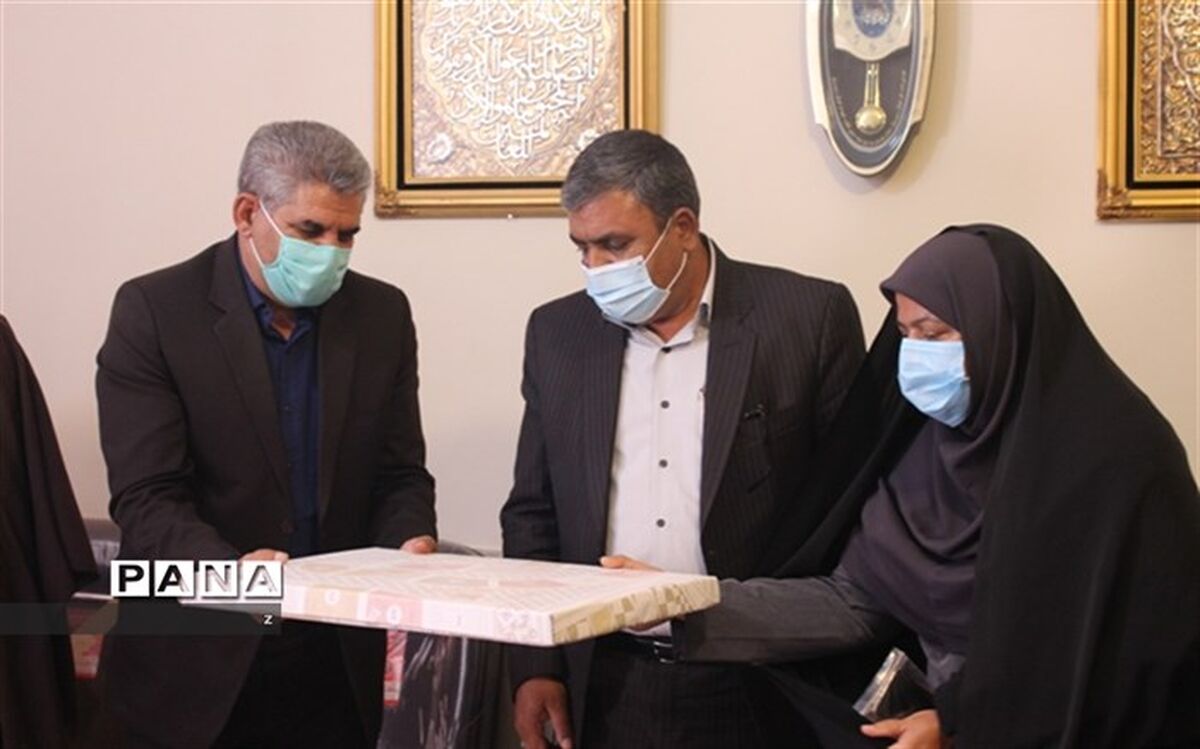 جلسه تکریم رئیس سازمان دانش آموزی استان کرمان با حضور مدیر کل آموزش و پرورش استان کرمان برگزار شد