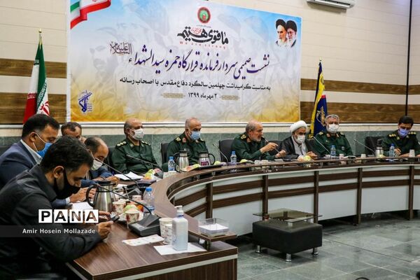 نشست صمیمی فرمانده قرارگاه حمزه سیدالشهدا(ع) با اصحاب رسانه