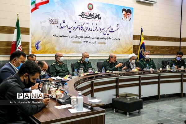 نشست صمیمی فرمانده قرارگاه حمزه سیدالشهدا(ع) با اصحاب رسانه