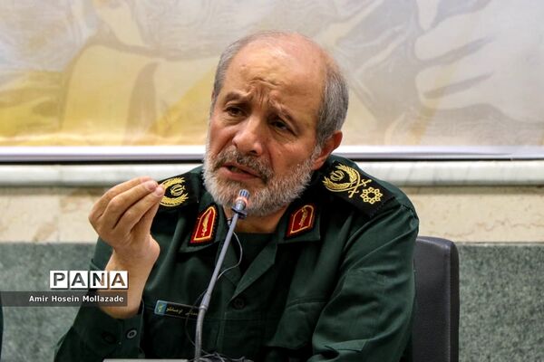 نشست صمیمی فرمانده قرارگاه حمزه سیدالشهدا(ع) با اصحاب رسانه