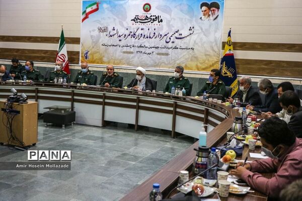 نشست صمیمی فرمانده قرارگاه حمزه سیدالشهدا(ع) با اصحاب رسانه