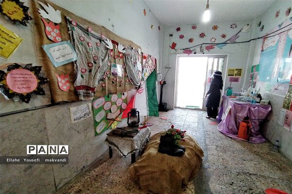 افتتاح نمایشگاه هفته دفاع مقدس در اداره آموزش و پرورش شهرستان امیدیه