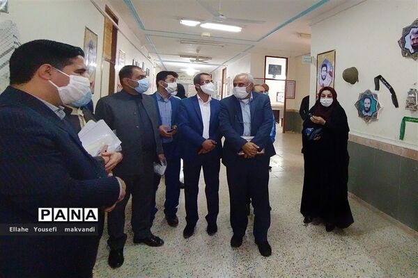افتتاح نمایشگاه هفته دفاع مقدس در اداره آموزش و پرورش شهرستان امیدیه