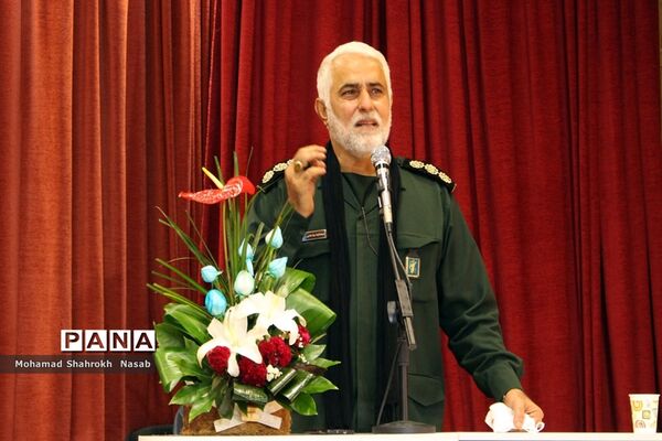آیین رونمایی از کتاب جهش تولید در اهواز