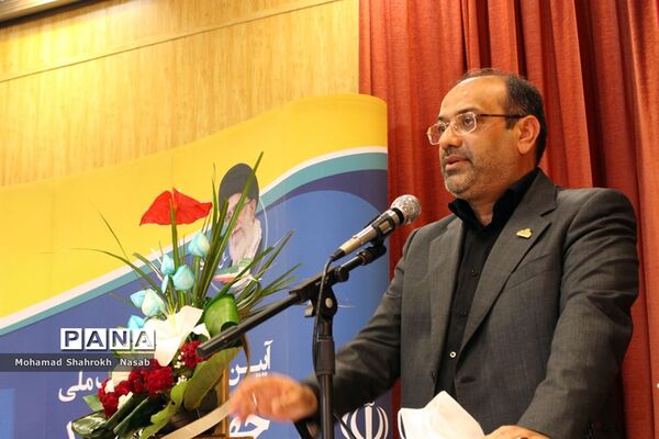آیین رونمایی از کتاب جهش تولید در اهواز