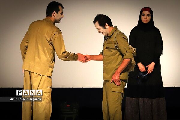 نمایش دستهایت کو مم حسن در جزیره کیش