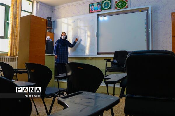 تلاش معلمان شیراز در آموزش مجازی به دانش‌آموزان