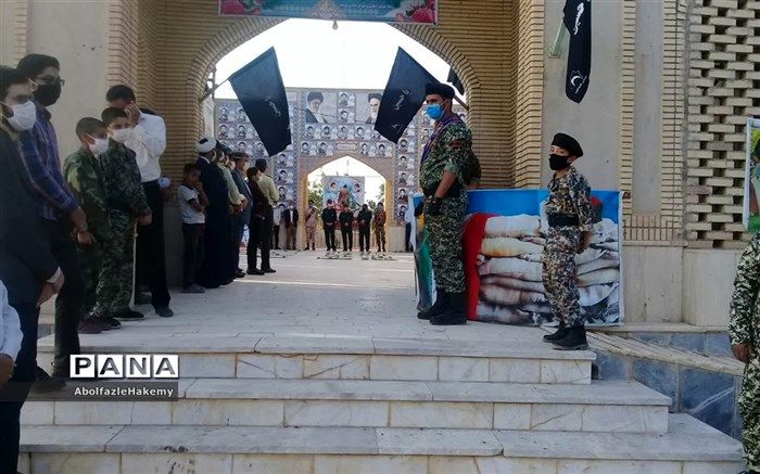 گلزار شهدای انصاریه  کاشمر به مناسبت  هفته ی دفاع مقدس  گلباران وعطرافشانی شد