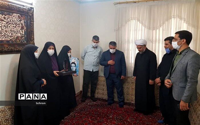 نیکبخت: بالاترین انفاق از آن مادران شهداست