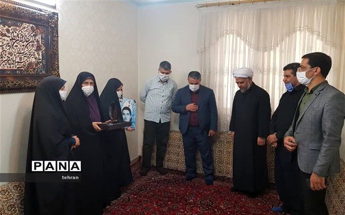 نیکبخت: بالاترین انفاق از آن مادران شهداست