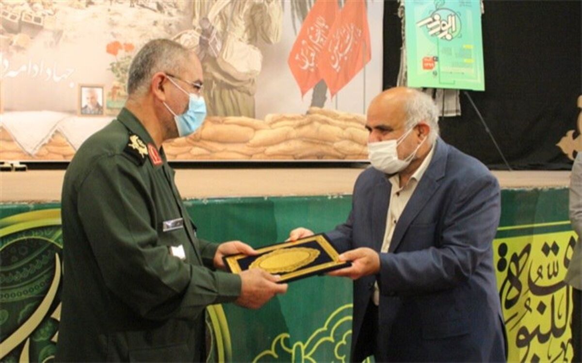در هفته دفاع مقدس از مسئول خبرگزاری پانای استان بوشهر تجلیل شد