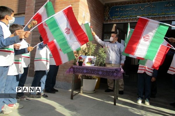 حضور دانش‌آموزان پیشتاز شهرستان بهار در مراسم گرامیداشت هفته دفاع مقدس