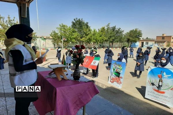 حضور دانش‌آموزان پیشتاز شهرستان بهار در مراسم گرامیداشت هفته دفاع مقدس