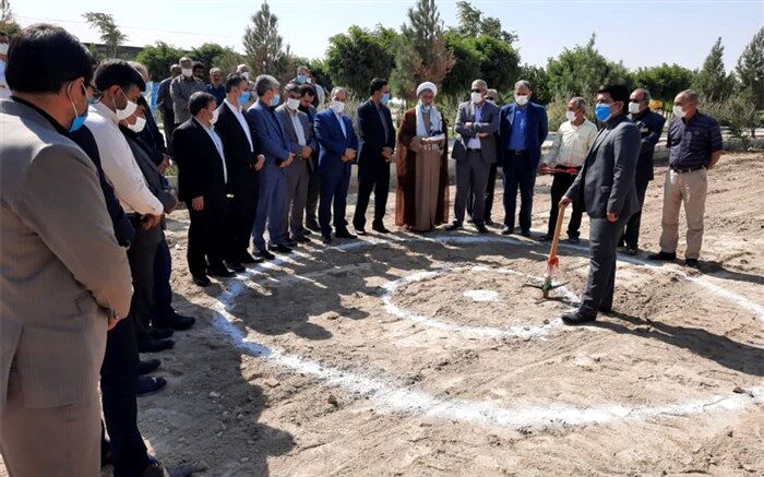مدرسه راه درست زندگی را به دانش‌آموزان‌ می آموزد