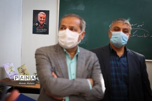 بازدید معاون پرورشی و فرهنگی وزارت آموزش و پرورش از نمایشگاه دفاع مقدس