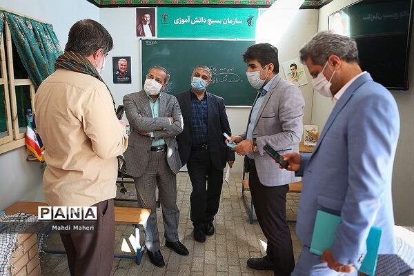بازدید معاون پرورشی و فرهنگی وزارت آموزش و پرورش از نمایشگاه دفاع مقدس