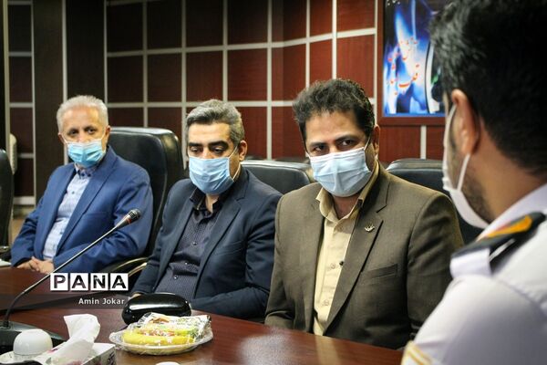دیدار مدیر سازمان دانش آموزی استان فارس با رئیس سازمان آتش نشانی شیراز به مناسبت گرامیداشت روز آتش نشان